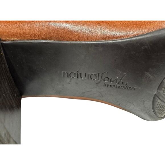 Natural Soul by Naturalizer Brown Leather 2 1/2” Pump Buckle Detail Size 6.5 - Picture 8 of 12